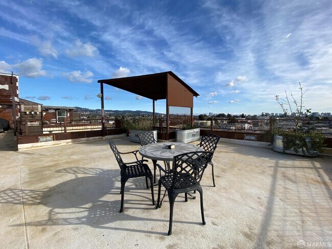 Building Photo - 6105 San Pablo Ave