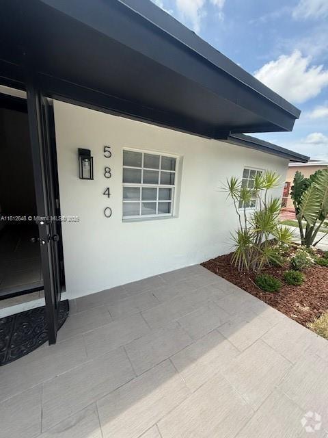 Building Photo - 5840 SW 58th Terrace