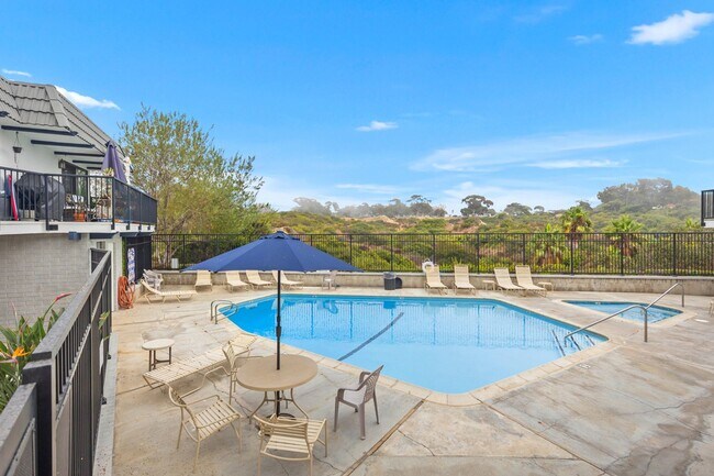Building Photo - Luxurious 2 Bedroom, 2 Bathroom Condo for Rent