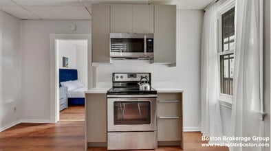 Building Photo - 823 Dorchester Ave