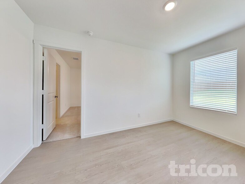 Building Photo - 1620 Parlier St