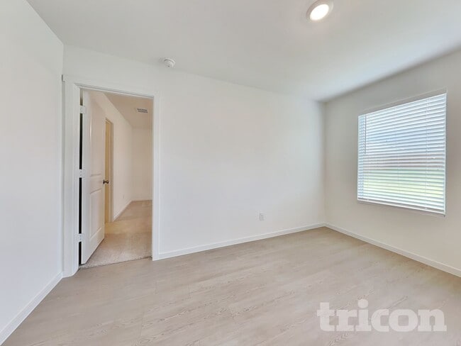 Building Photo - 1620 Parlier St