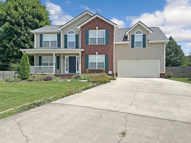 Primary Photo - Charming Karns, 3-4 bedroom Home on Quiet ...