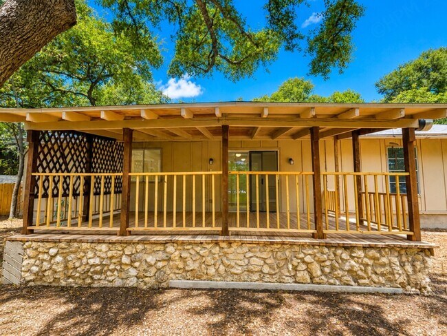 Building Photo - 8726 Timberbriar, San Antonio, TX 78250 | Home for Rent 78250