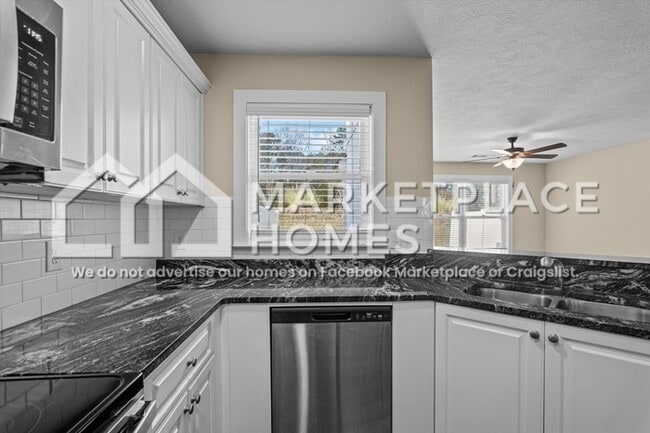 Building Photo - 712 Chatsworth Wy