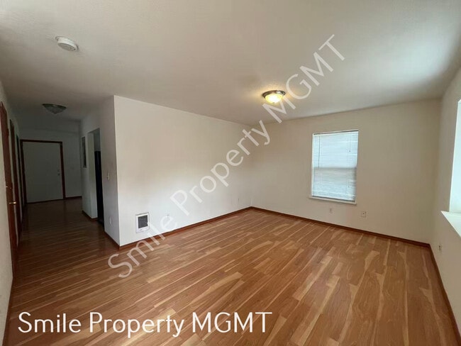 Building Photo - 8421 SE Insley St
