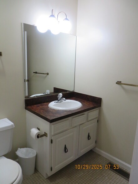 Building Photo - 2016 E 10th St