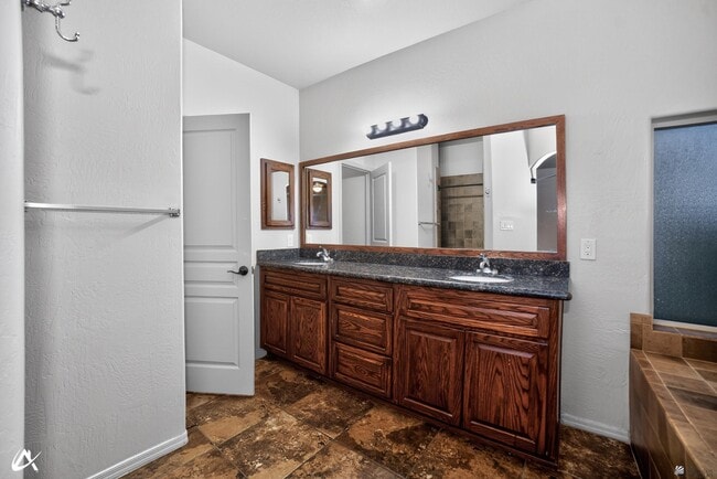 Building Photo - 2523 S 41st Ave