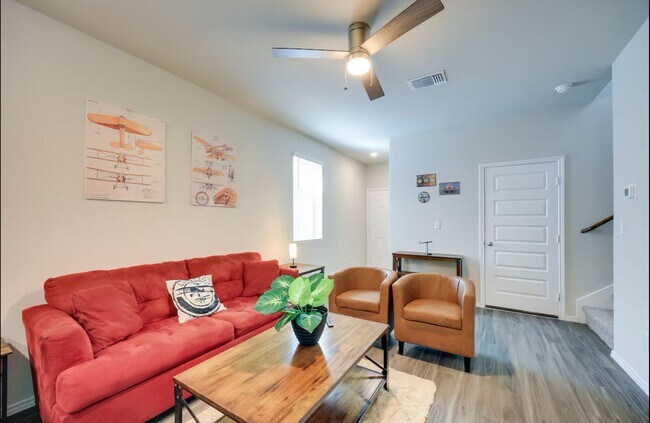 Building Photo - First Time Rental! 4 Bedroom 2 1/2 Bath ~M...