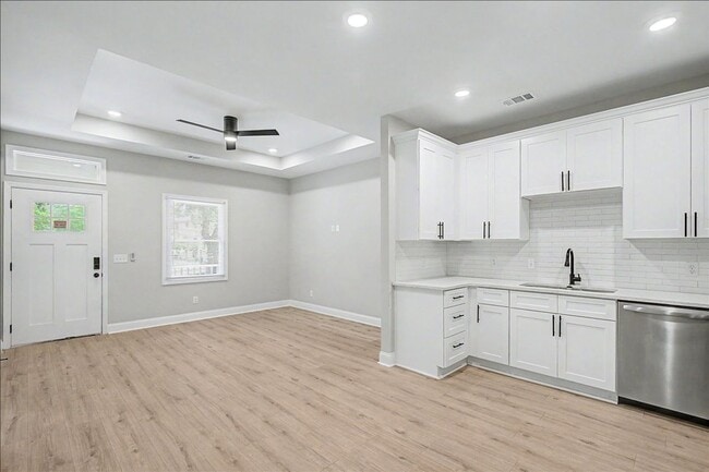 Building Photo - 1019 W 35th St