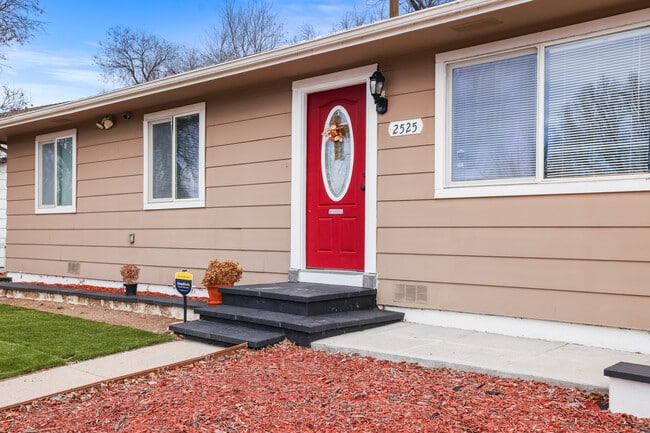 Building Photo - 2525 Nadine Dr