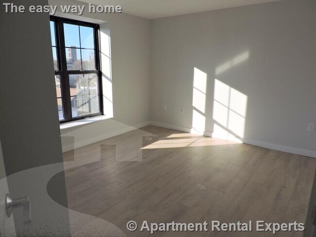 Building Photo - 10 Soden St