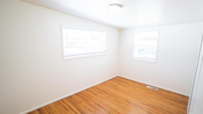 Building Photo - 5558 S Somerset Way