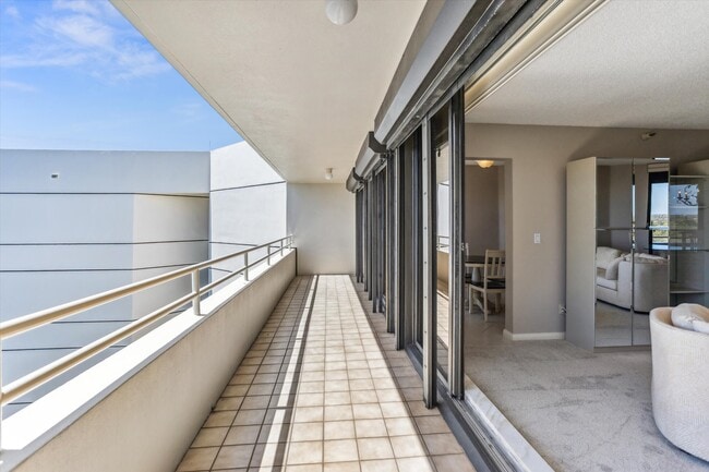 Building Photo - 5950 Pelican Bay Plaza S