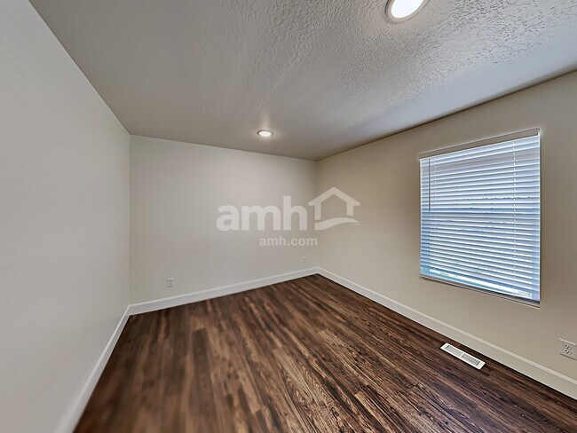 Building Photo - 6026 S Jordan Pkwy W