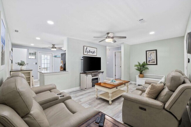 Building Photo - 430 Yaupon Ave