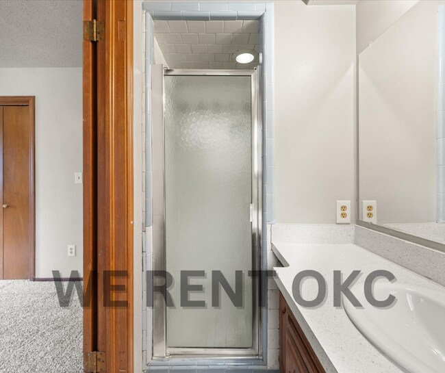 Building Photo - 3016 Shadybrook Dr