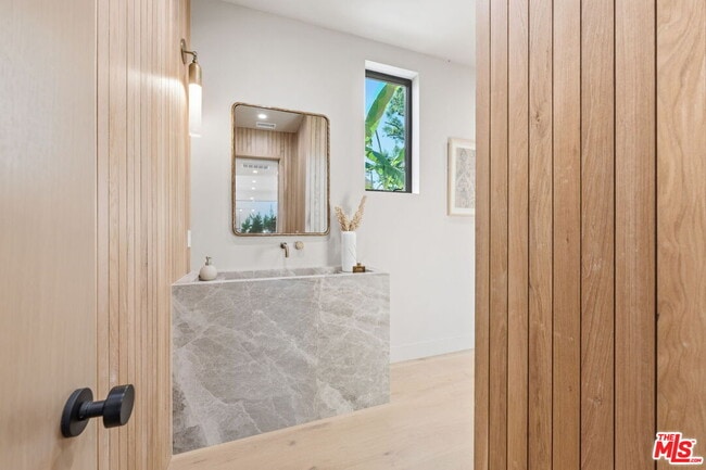 Building Photo - 16643 Addison St