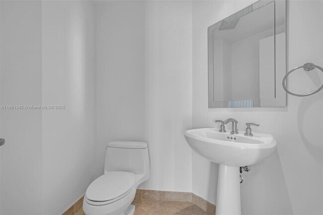 Building Photo - 1331 Brickell Bay Dr