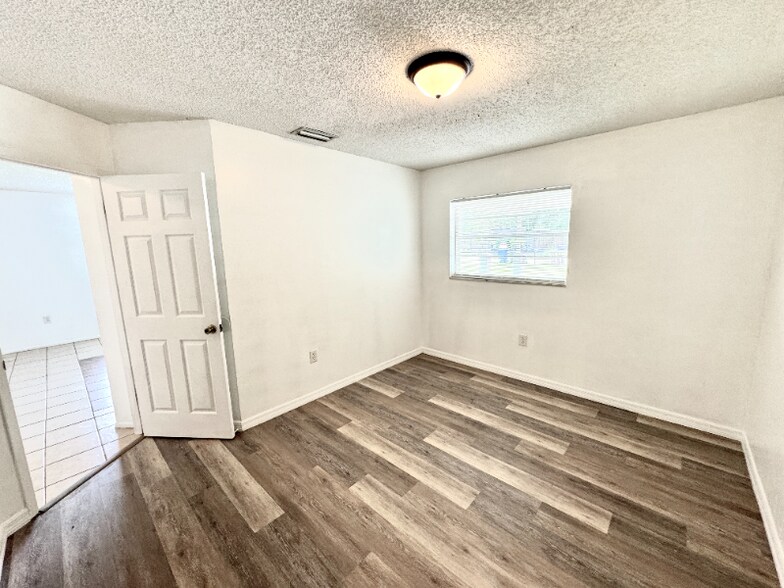Building Photo - 922-924 Hagle Park Rd