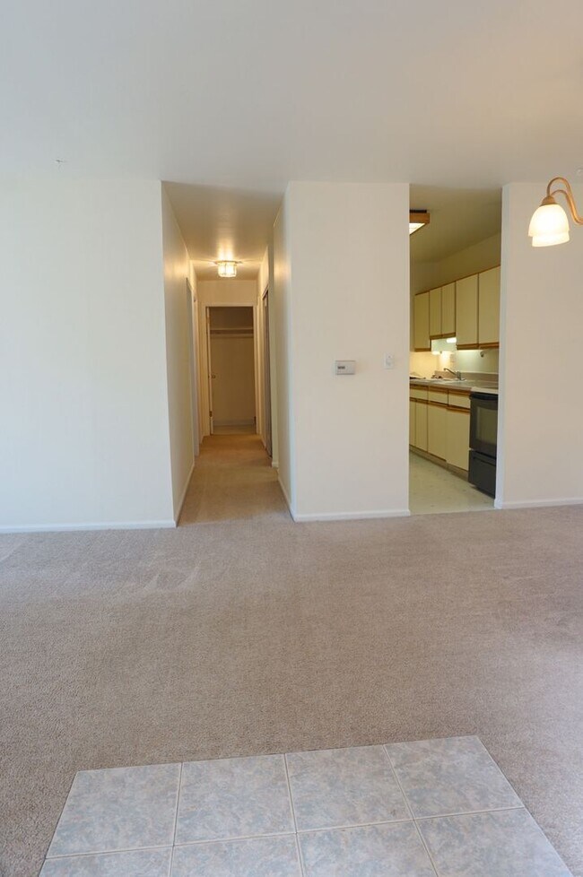Building Photo - Adorable 1st floor 2 bedroom 1 bath condo ...
