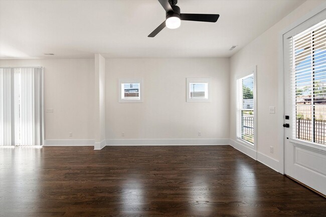 Building Photo - 1802 10th Ave N