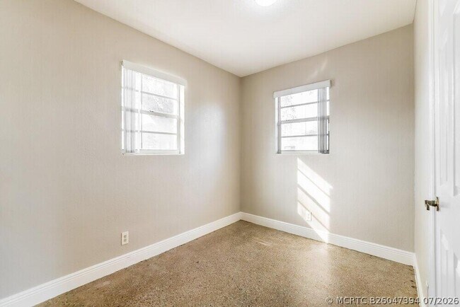 Building Photo - 2218 Farragut St