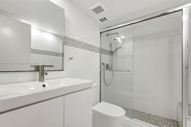 Building Photo - 170 Ocean Ln Dr