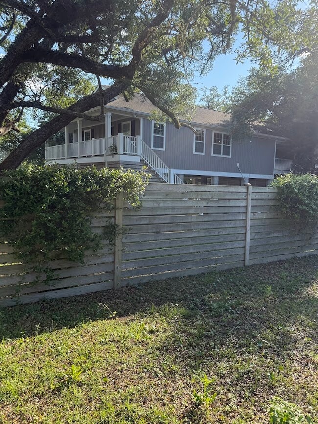 Building Photo - 406 Caverly Ln