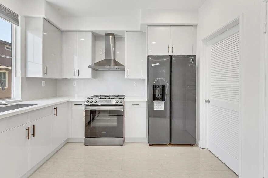 Building Photo - 140 Liberty St