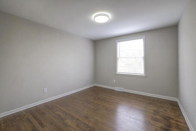 Building Photo - 10530 W 92nd Pl