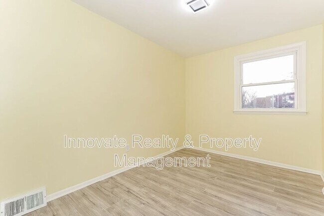 Building Photo - 226 Lockart Terrace