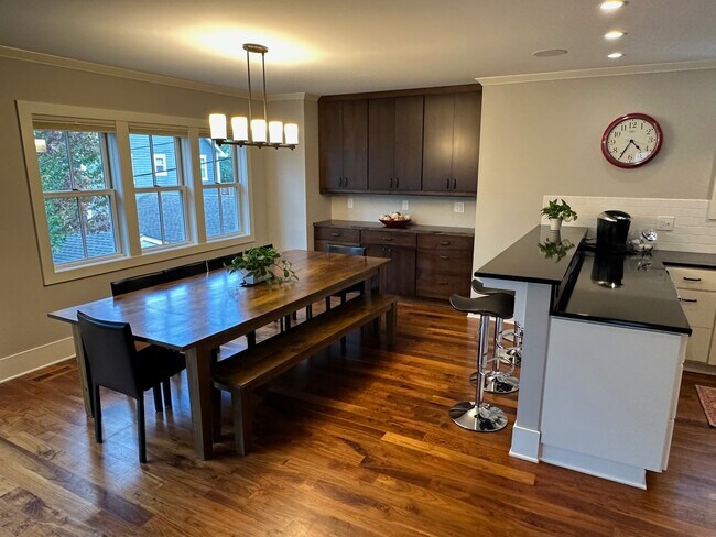Building Photo - 4015 Wood End Dr