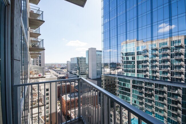 Building Photo - For Rent: Stunning 17th Floor Views of Downtown in the heart of SoBro.