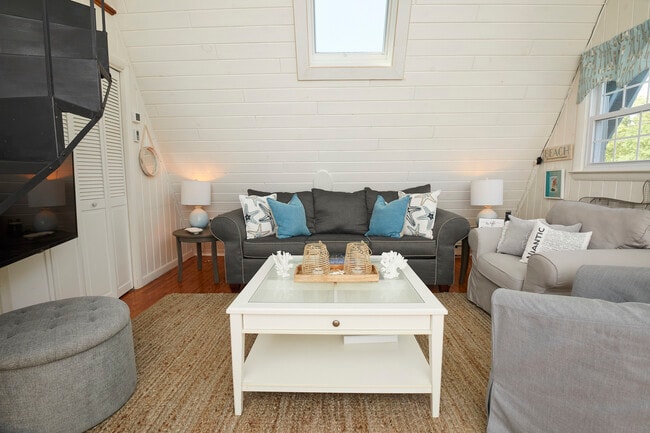 Building Photo - 68 S Edgewood Rd