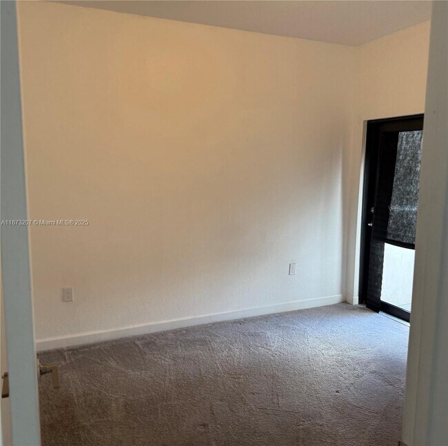 Building Photo - 607 NE 208th Terrace
