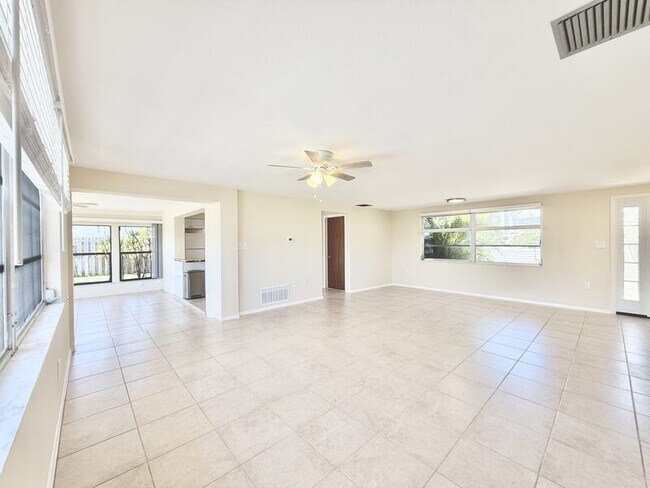Building Photo - 8026 Brighton Dr