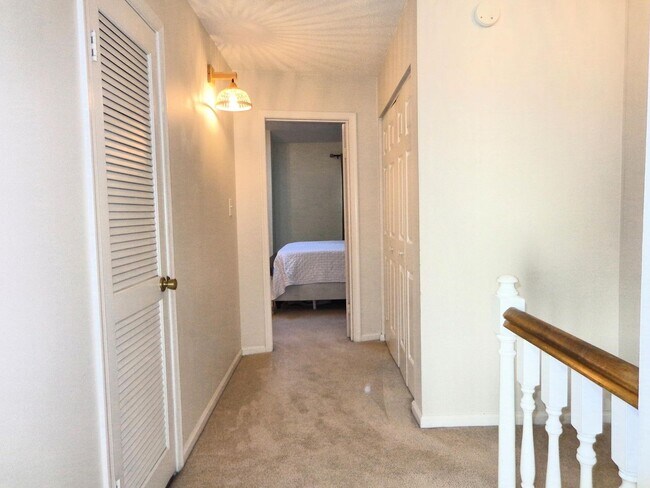 Building Photo - Lynnhaven Shores
