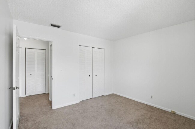 Building Photo - 3300 Jaywood Terrace