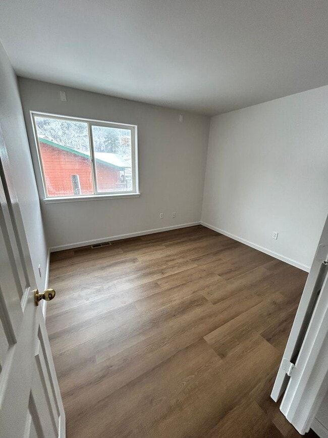 Building Photo - Recently Renovated Beautiful Forest Lakes Home - 3bd/ 2ba w/Attached Garage