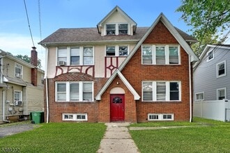 Building Photo - 706 Chestnut St