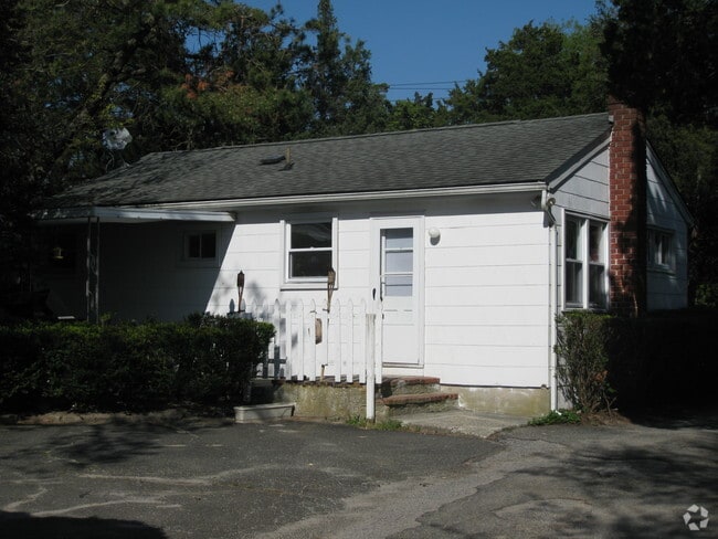 Building Photo - 24 Penny Ln