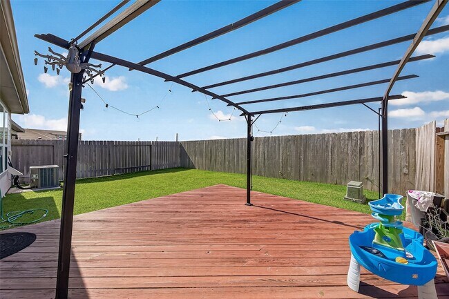 Building Photo - 16039 Kingfield Haven Dr