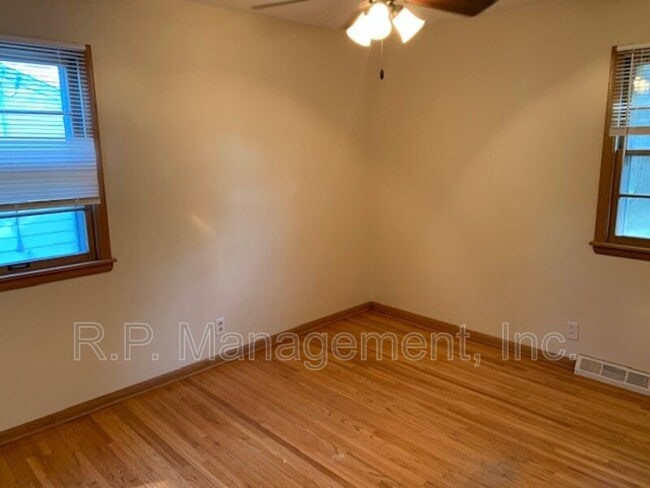 Building Photo - 6621 13th Ave S