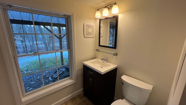 Building Photo - All Utilities Included! 1 Bedroom In-Acces...