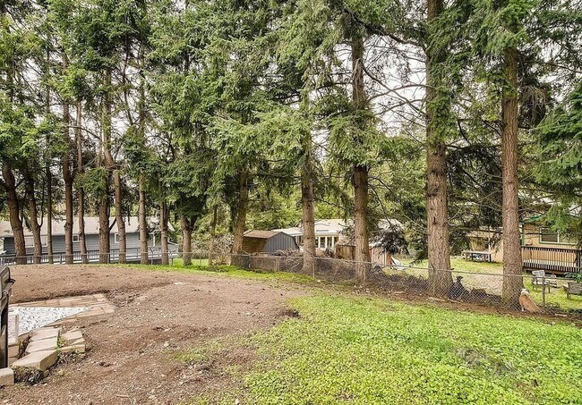 Building Photo - Beautifully Updated Edmonds Home with Spacious Fenced Backyard