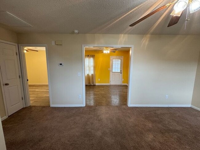 Building Photo - LARGE FENCED YARD, and lawn care INCLUDED