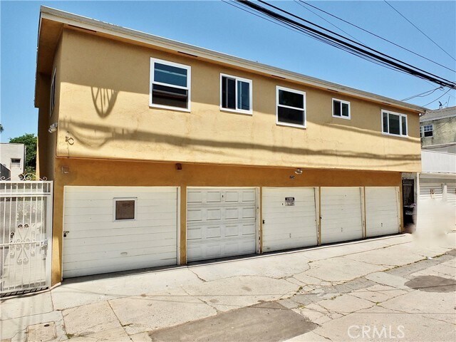 Building Photo - 1724 E 1st St