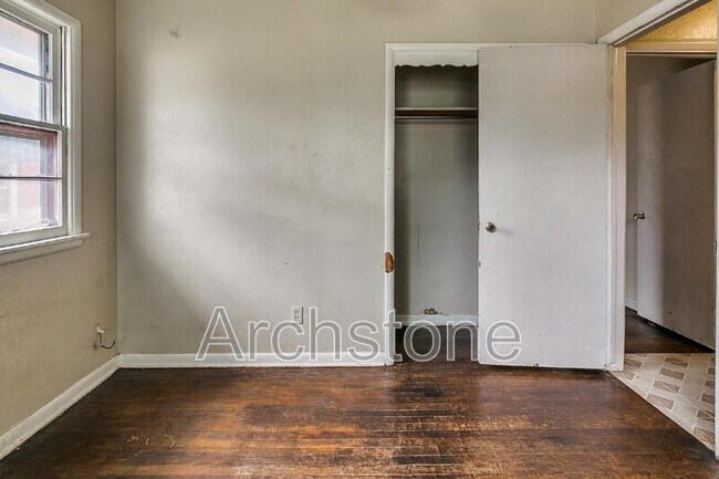Building Photo - 724 General Senter Dr