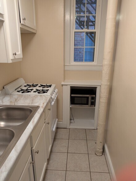 Building Photo - 3940 Beech St